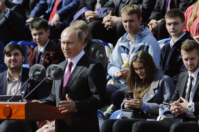 Президент РФ Владимир Путин выступает на торжественной церемонии открытия Дня города на Красной площади в Москве