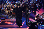 Певица Леди Гага и музыкант Ленни Кравиц на премии MTV Video Music Awards в Нью-Йорке, 7 сентября 2025 года 