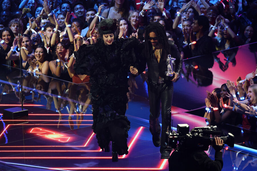 Певица Леди Гага и музыкант Ленни Кравиц на&nbsp;премии MTV Video Music Awards в&nbsp;Нью-Йорке, 7&nbsp;сентября 2025&nbsp;года 