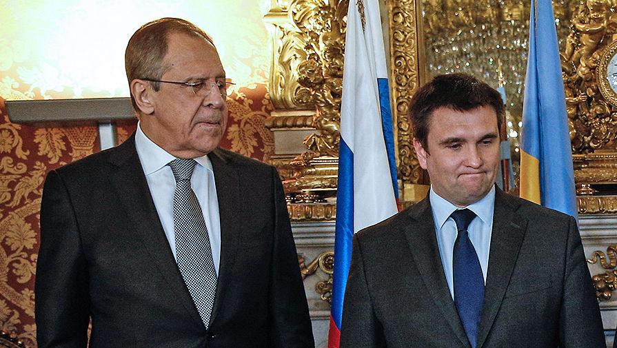 Министры иностранных дел России и Украины Сергей Лавров и Павел Климкин