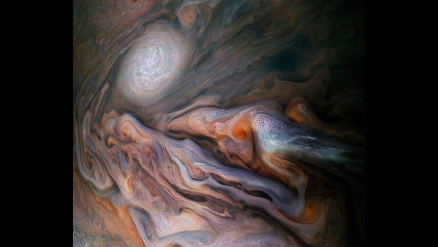 Океанологи разгадали секрет циклонов Юпитера
