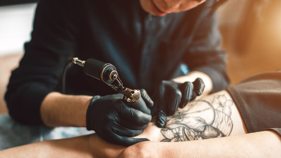 Доктор Мясников рассказал об опасных последствиях нанесения татуировок