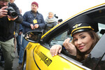Анфиса Чехова на благотворительной акции, приуроченной к 90-летию столичного такси, 2015 год