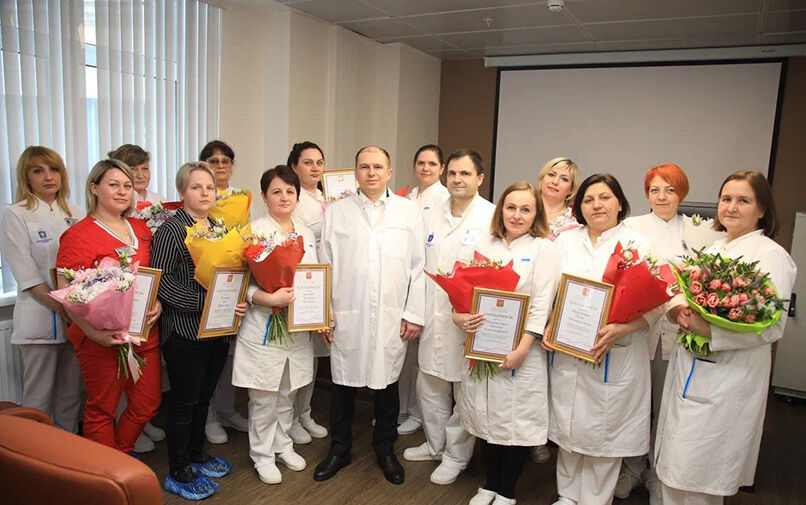 Депутат Госдумы Романов поздравил сотрудниц Военно-медицинской академии с 8 марта