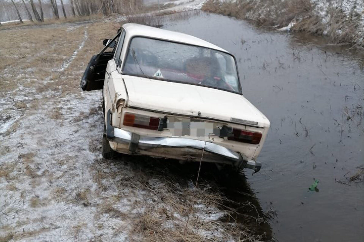 В Башкирии ветер за полчаса опрокинул два автомобиля - Газета.Ru | Новости