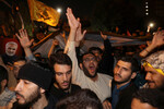 Во время акции протеста возле Британского посольства в Тегеране, 18 октября 2023 года
