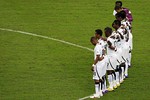 Полуфинальный матч, как и все предыдущие, начался с минуты молчания в память о жертвах египетской трагедии