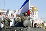 Военнослужащие на военном параде на Красной площади, посвященном 69-й годовщине Победы в Великой Отечественной войне