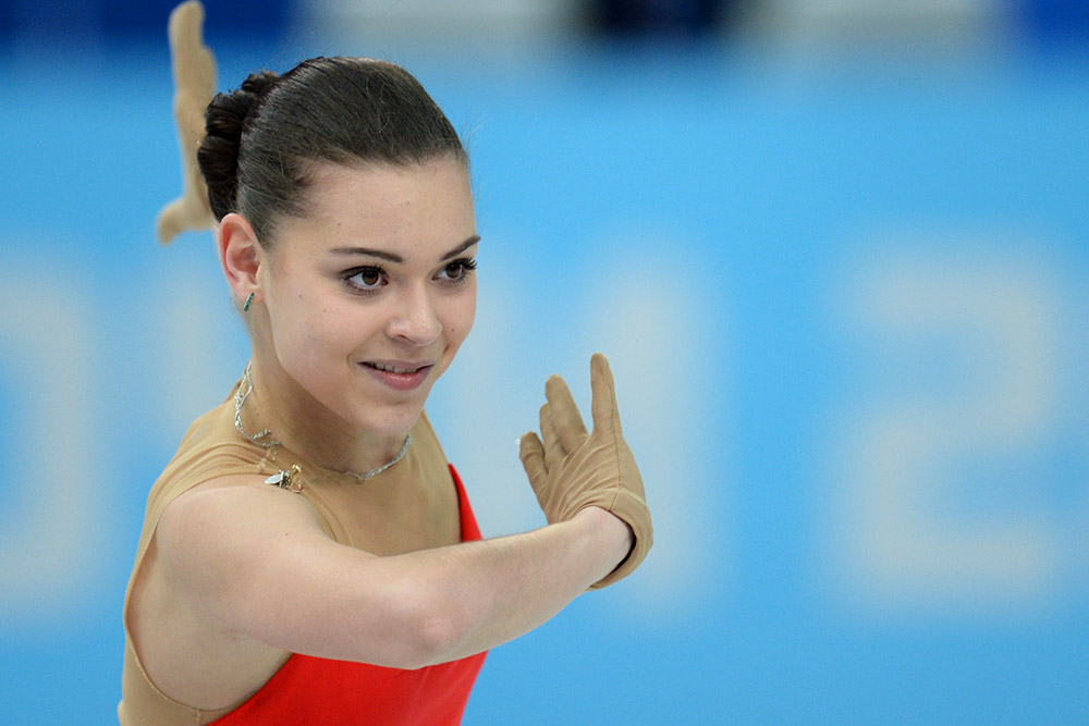Аделина Сотникова выступает в короткой программе женского одиночного катания на соревнованиях по фигурному катанию на XXII зимних Олимпийских играх в Сочи, 2014