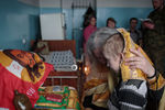 Сын полка Сергей Бурцев во время обряда крещения в госпитале Горловки Донецкой области