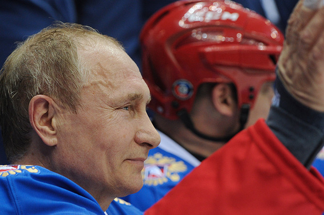 Владимир Путин на гала-матче турнира Ночной хоккейной лиги между командами «Звезды НХЛ» и «Сборная НХЛ» в ледовом дворце «Большой» в Сочи