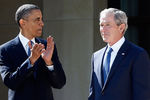 Президент США Барак Обама и Джордж Буш