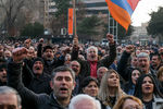 Сторонники оппозиции во время митинга в центре Еревана, 25 февраля 2021 года
