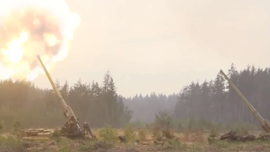 Минобороны показало кадры работы артиллерийских установок Малка на Украине