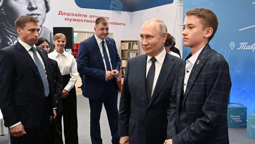 Путин посетил мастерскую управления Сенеж