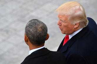 Бывший и действующий президенты США Барак Обама и Дональд Трамп после инаугурации в Вашингтоне, 20 января 2017 года