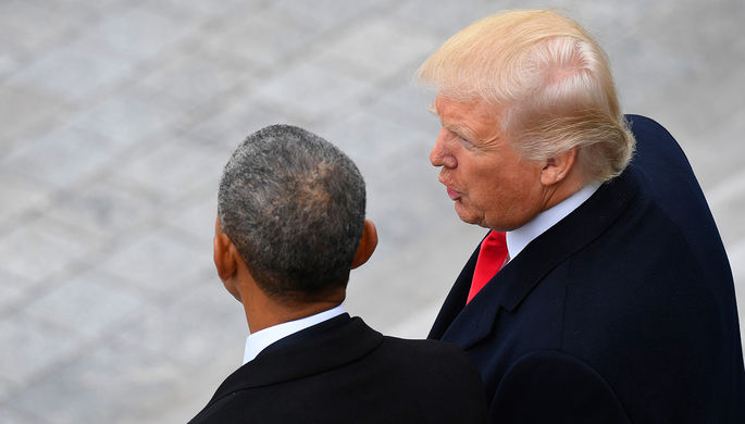 Бывший и действующий президенты США Барак Обама и Дональд Трамп после инаугурации в Вашингтоне, 20...