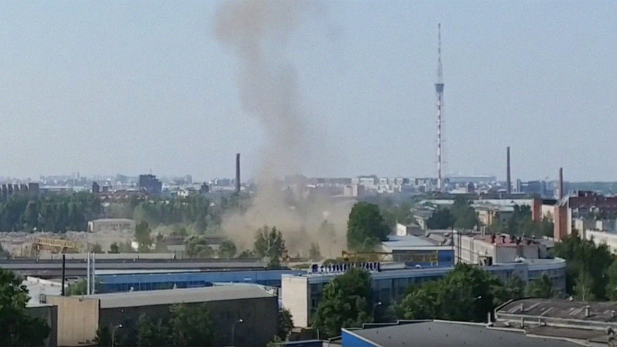 Дым после взрыва на&nbsp;Литовской улице в&nbsp;Санкт-Петербурге, 17 июля 2018 года