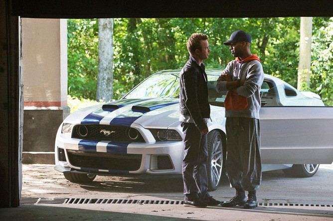 Аарон Пол и Кид Кади в фильме «Need for Speed: Жажда скорости» (2014)
