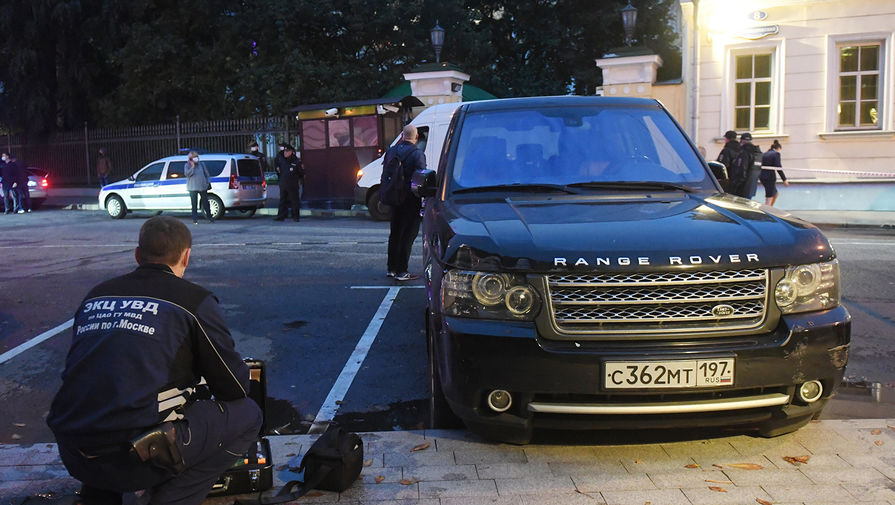 Автомобиль Range Rover, врезавшийся в&nbsp;ограждение резиденции посла США в&nbsp;Москве, 18 сентября 2020 года