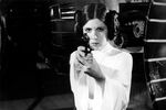 Кэрри Фишер в роли принцессы Леи в кинофраншизе «Звездные войны» Джорджа Лукаса