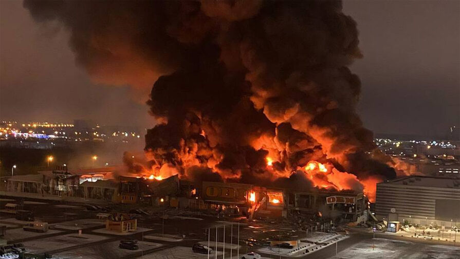 В Москве произошел пожар в ТЦ МЕГА Химки, обрушилась кровля
