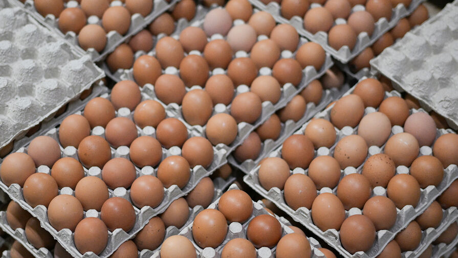 В Росстате сообщили о снижении цен на яйца и мясо кур
