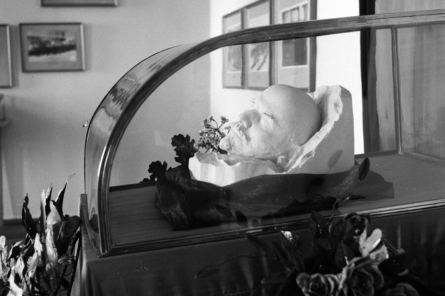 Посмертная маска Владимира Ленина