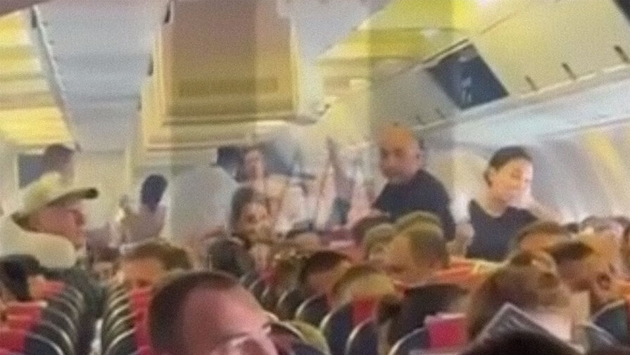 На борту самолета из Пхукета в Сочи произошло задымление во время вылета 