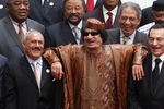 10 октября 2010 года. Премьер-министр Ливии Муаммар Каддафи (в центре), президент Йемена Али Абдалла Салех (слева) и президент Египта Хосни Мубарак (справа)
