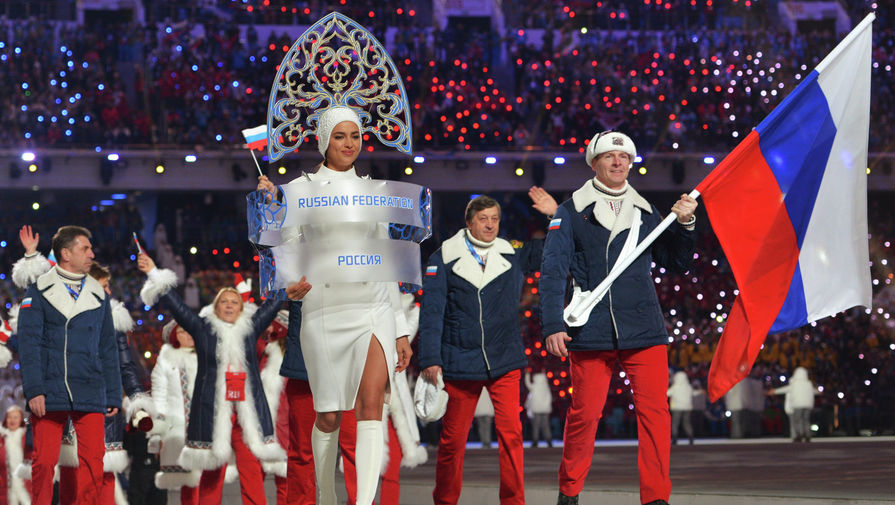 Российские спортсмены на параде атлетов на церемонии открытия Олимпийских игр в Сочи