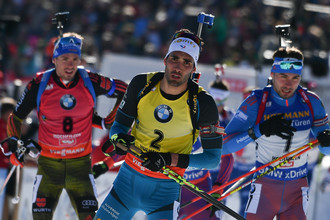 Слева направо: биатлонисты Симон Шемпп, Мартен Фуркад и Антон Шипулин
