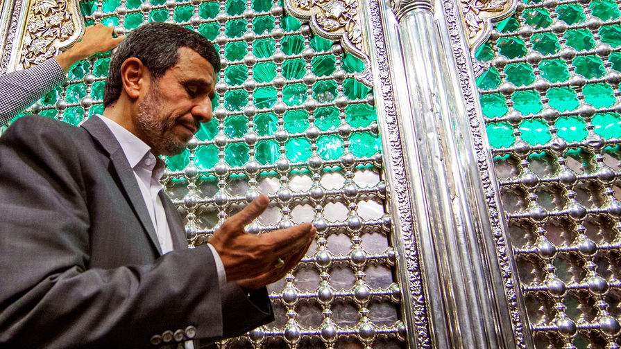 Президент Ирана Махмуд Ахмадинежад во время посещения Кербелы, 2013 год