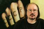 Режиссер Алексей Балабанов во время пресс-показа фильма «Груз-200» в кинотеатре «Ролан», Москва, 2007 год