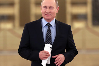 Президент России Владимир Путин перед началом заседания Совета при президенте РФ по культуре и искусству в Кремле, 21 декабря 2017 года