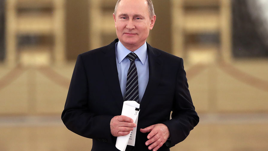 Президент России Владимир Путин перед началом заседания Совета при президенте РФ по культуре и искусству в Кремле, 21 декабря 2017 года