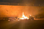 Горящий автомобиль около аэропорта Багдада после авиаудара США, в результате которого был убит командующий силами спецназначения «Аль-Кудс» иранского Корпуса стражей исламской революции (КСИР) Касем Сулеймани, 3 января 2020 года