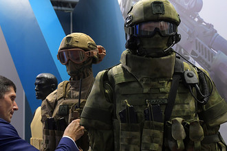 Боевая экипировка на стенде ЦНИИ ТОЧМАШ на выставке в рамках Международного военно-технического форума «Армия-2016»