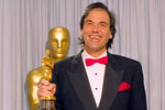 На 62-й церемонии вручения наград премии «Оскар» в 1990 году после победы фильма «Рожденный четвертого июля» (1989)