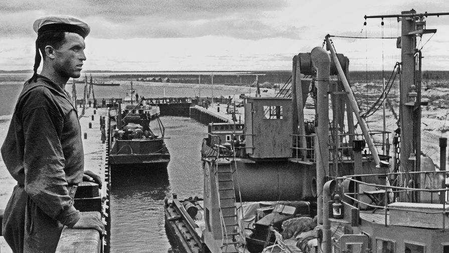 Караван судов на Беломорско-Балтийском канале, 1946 год