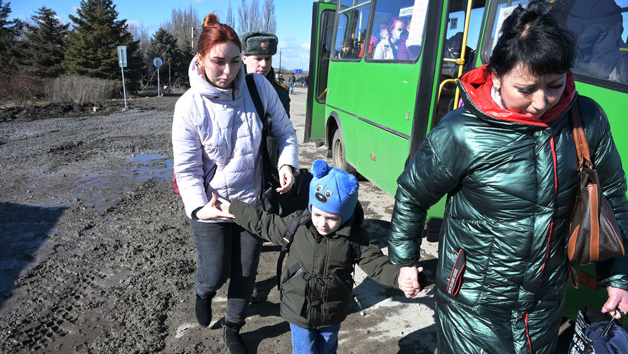 Военные РФ эвакуировали из Херсона 138 граждан Турции и 10 граждан Украины