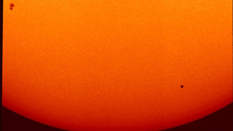 Аппарат Solar Orbiter снял видео прохода Меркурия по диску Солнца