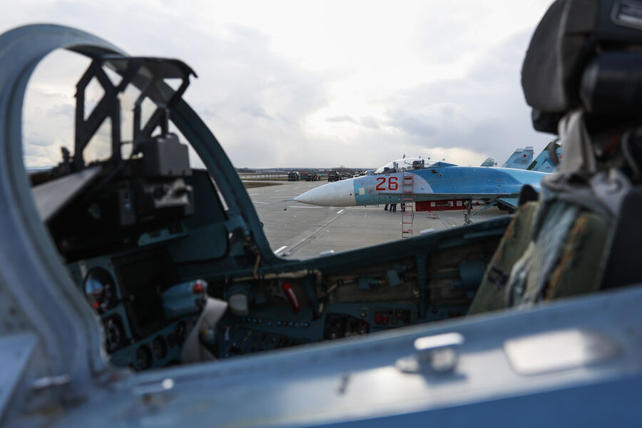 Многоцелевые истребители Су-27
