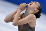 Аделина Сотникова выступает в произвольной программе женского одиночного катания на соревнованиях по фигурному катанию на XXII зимних Олимпийских играх в Сочи, 2014 год