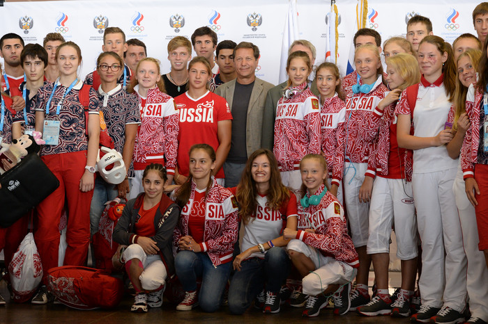 Александр Жуков провожает российских спортсменов на юношескую Олимпиаду в Нанкине