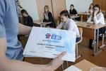Школьники во время проведения ЕГЭ по математике в гимназии №2 в Екатеринбурге 