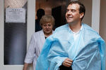 Дмитрий Медведев во время посещения Южно-Курильской центральной районной больницы, 2012 год 