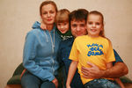 Тимур Кизяков с женой и детьми, 2007 год
