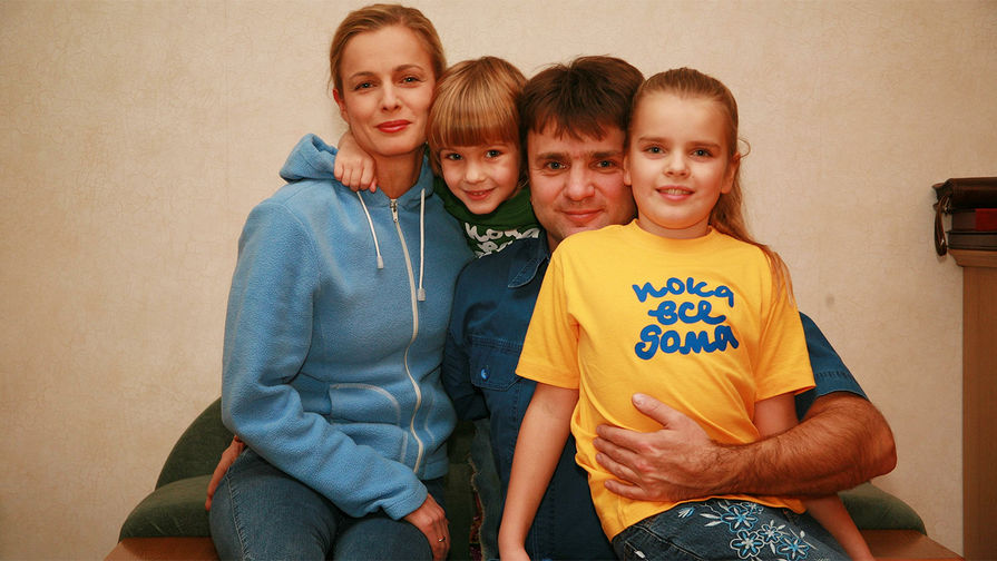 Тимур Кизяков с&nbsp;женой и детьми, 2007&nbsp;год