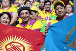 Участники XIX Всемирного фестиваля молодежи и студентов на церемонии открытия ВФМС в Ледовом дворце «Большой» в Сочи